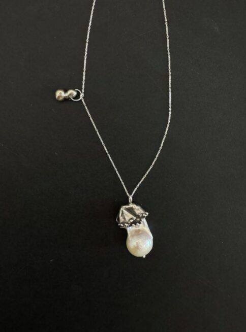 Pleated Pearl Pendant Silver Necklace