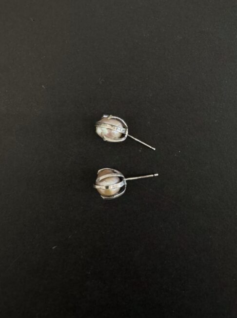 Claw Silver Pearl Earrings